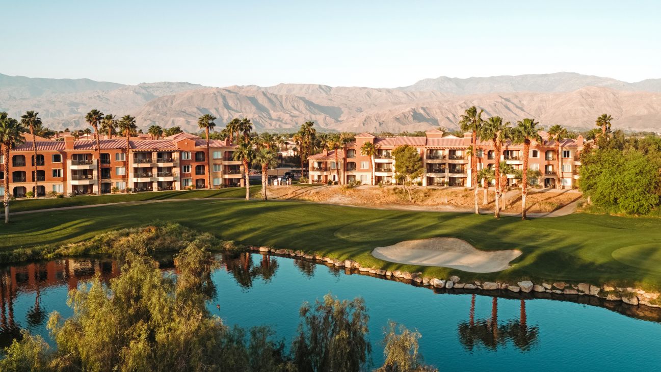 Marriott’s Desert Springs Villas with palm trees and mountains.